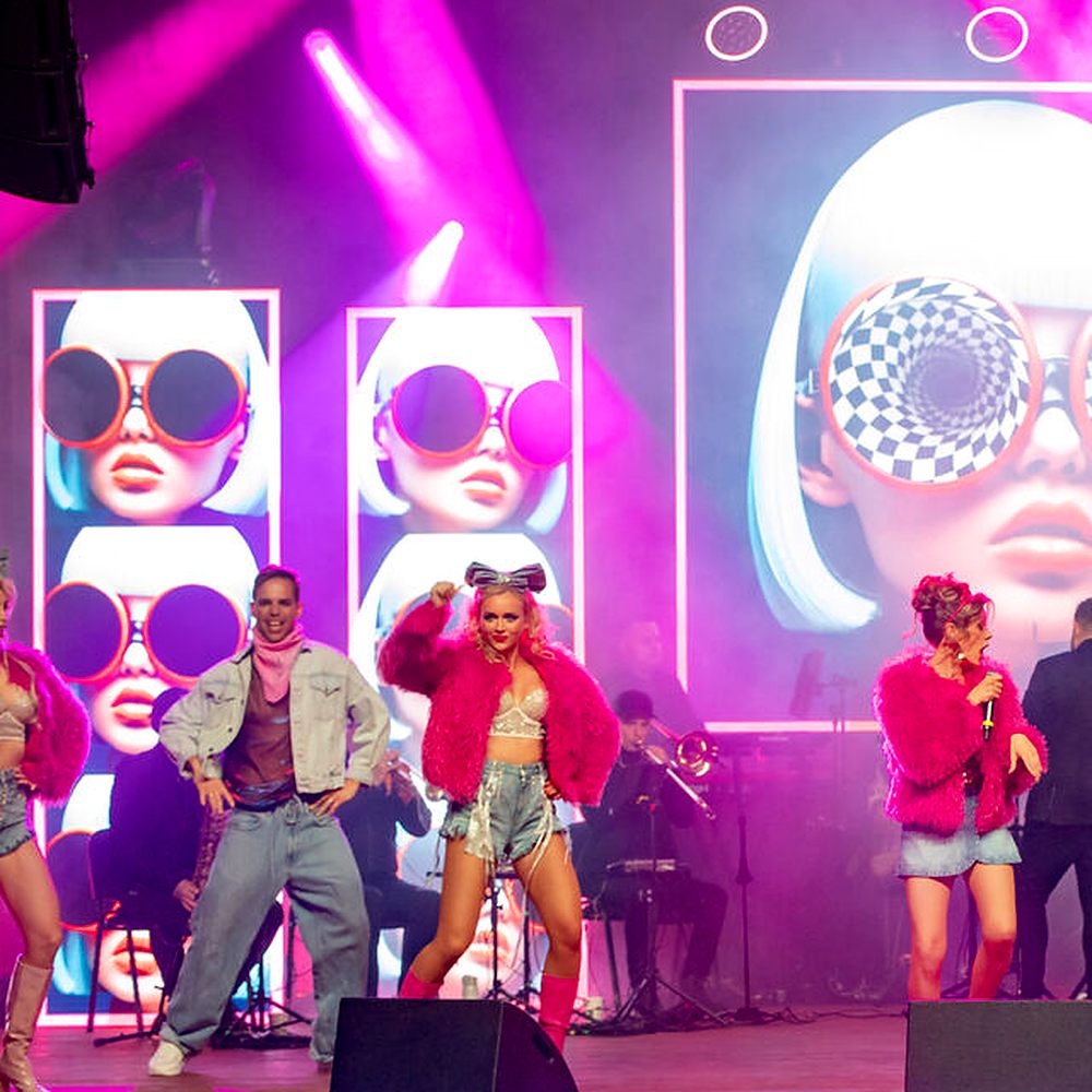 Come On Barbie – pokaz taneczno-wokalny na dużej scenie, Shine Show Art Agency